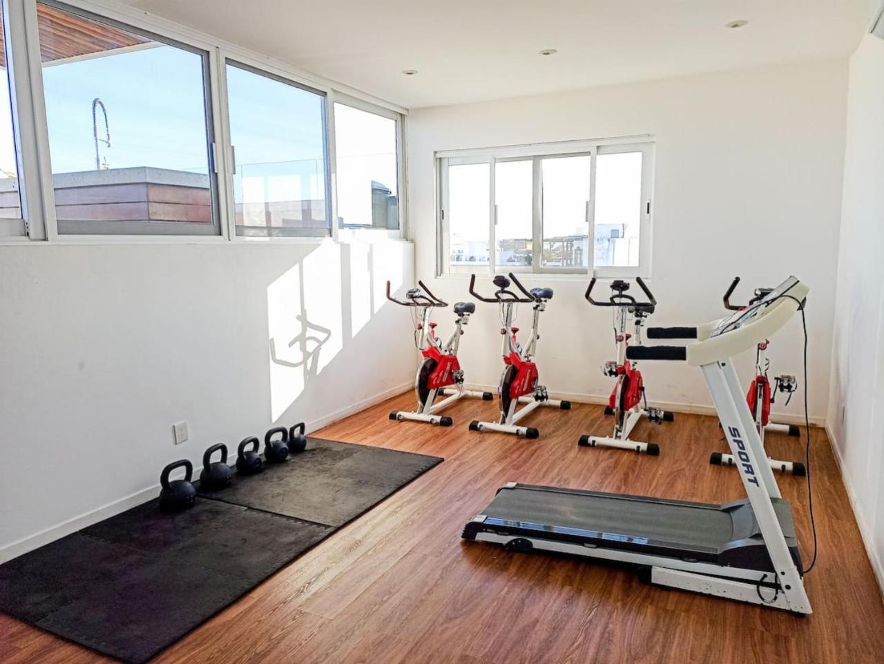 Wide With Sunny Balcony Pool Gym Steps 2 Apartamento